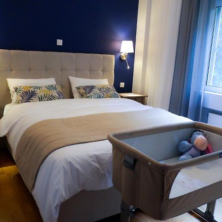 Garden Apartment Next To The Mall -Private Parking Aten Exteriör bild