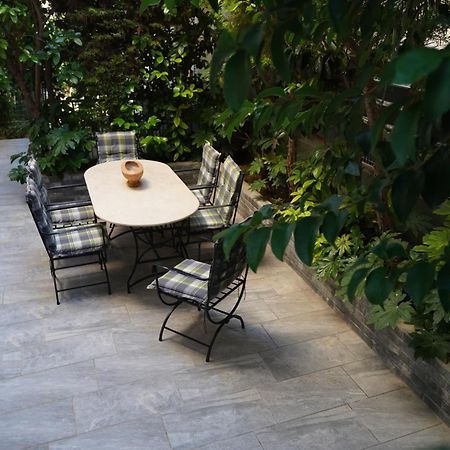 Garden Apartment Next To The Mall -Private Parking Aten Exteriör bild