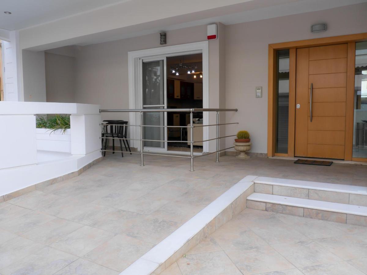 Garden Apartment Next To The Mall -Private Parking Aten Exteriör bild