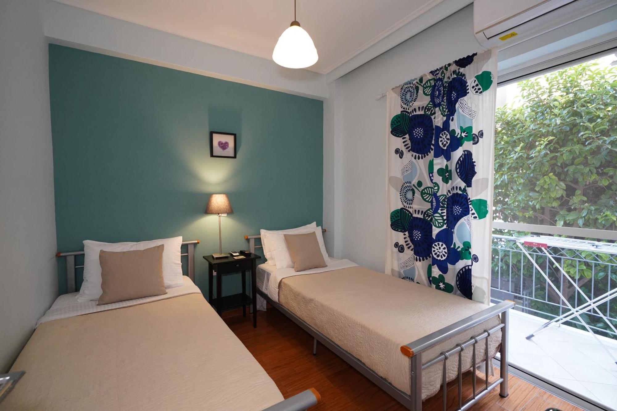 Garden Apartment Next To The Mall -Private Parking Aten Exteriör bild