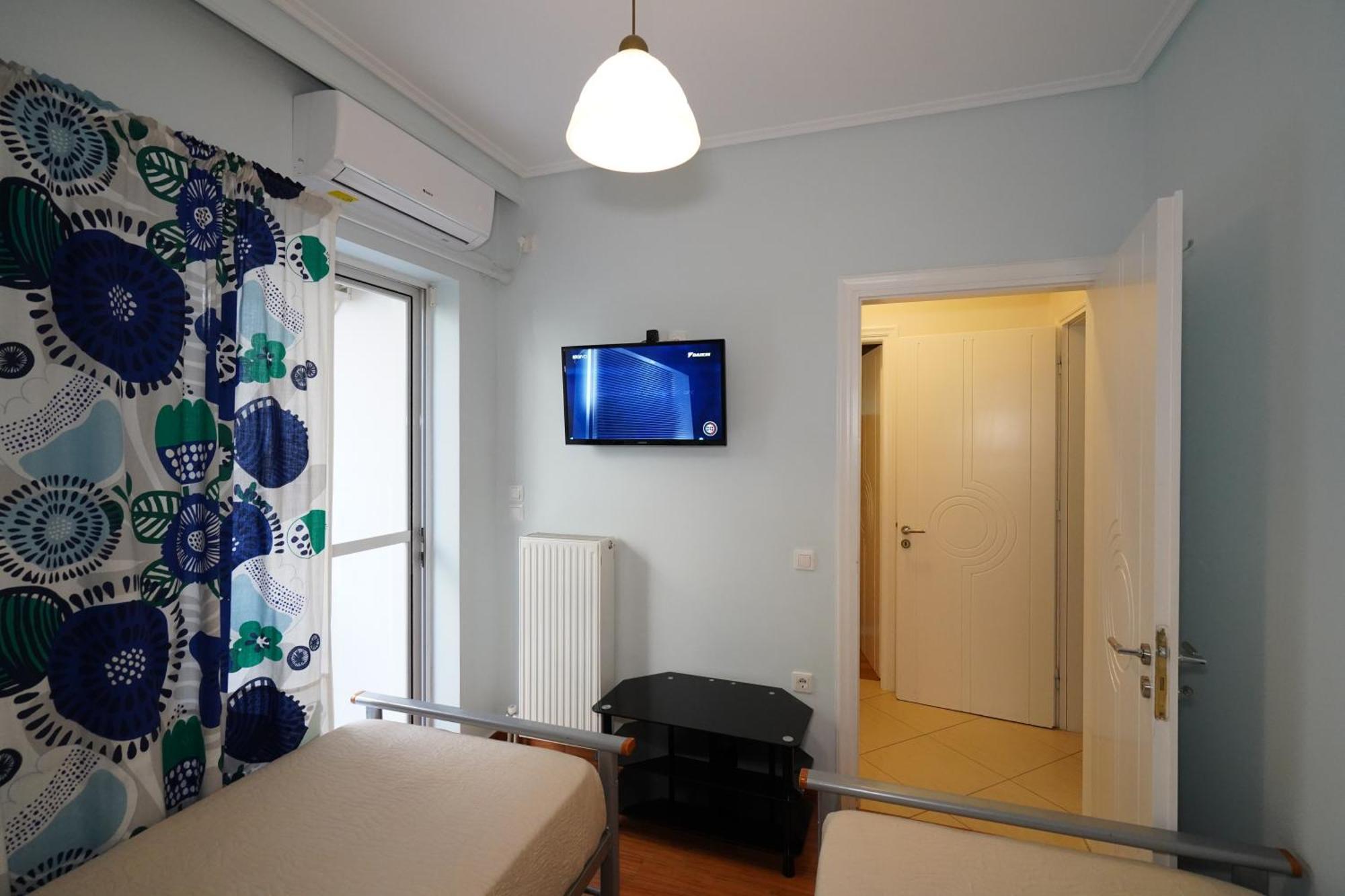Garden Apartment Next To The Mall -Private Parking Aten Exteriör bild