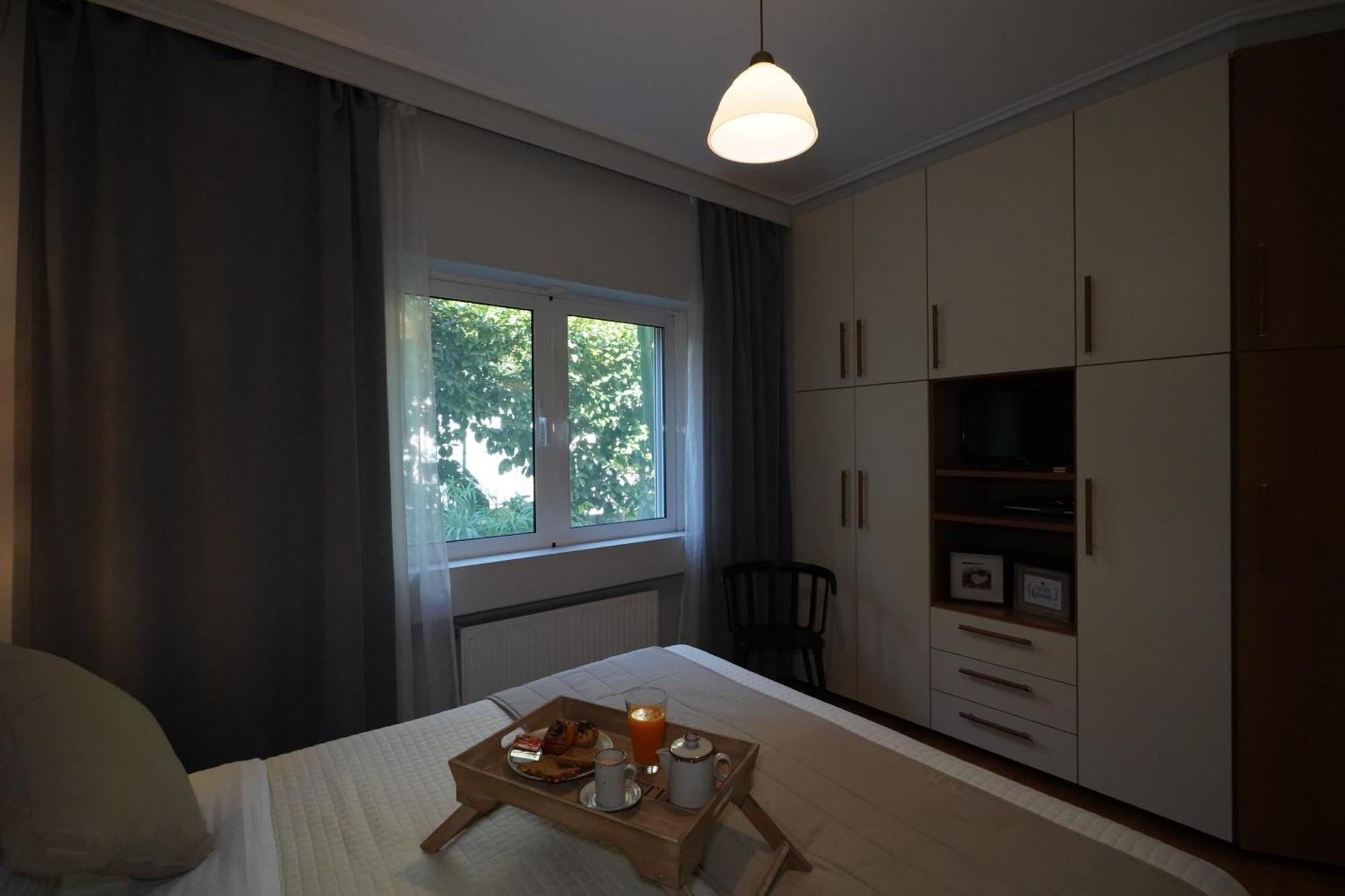 Garden Apartment Next To The Mall -Private Parking Aten Exteriör bild